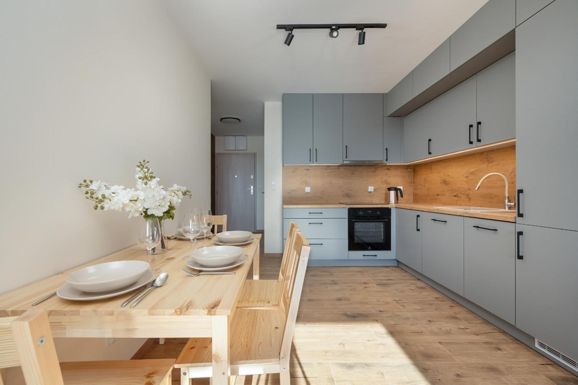 Wroclaw 1-Bedroom Apartment With Parking & Balcony By Noclegi Renters Ngoại thất bức ảnh